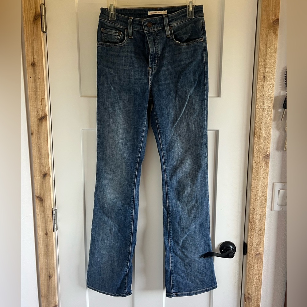 Levi's Women's Straight Leg Blue Jeans